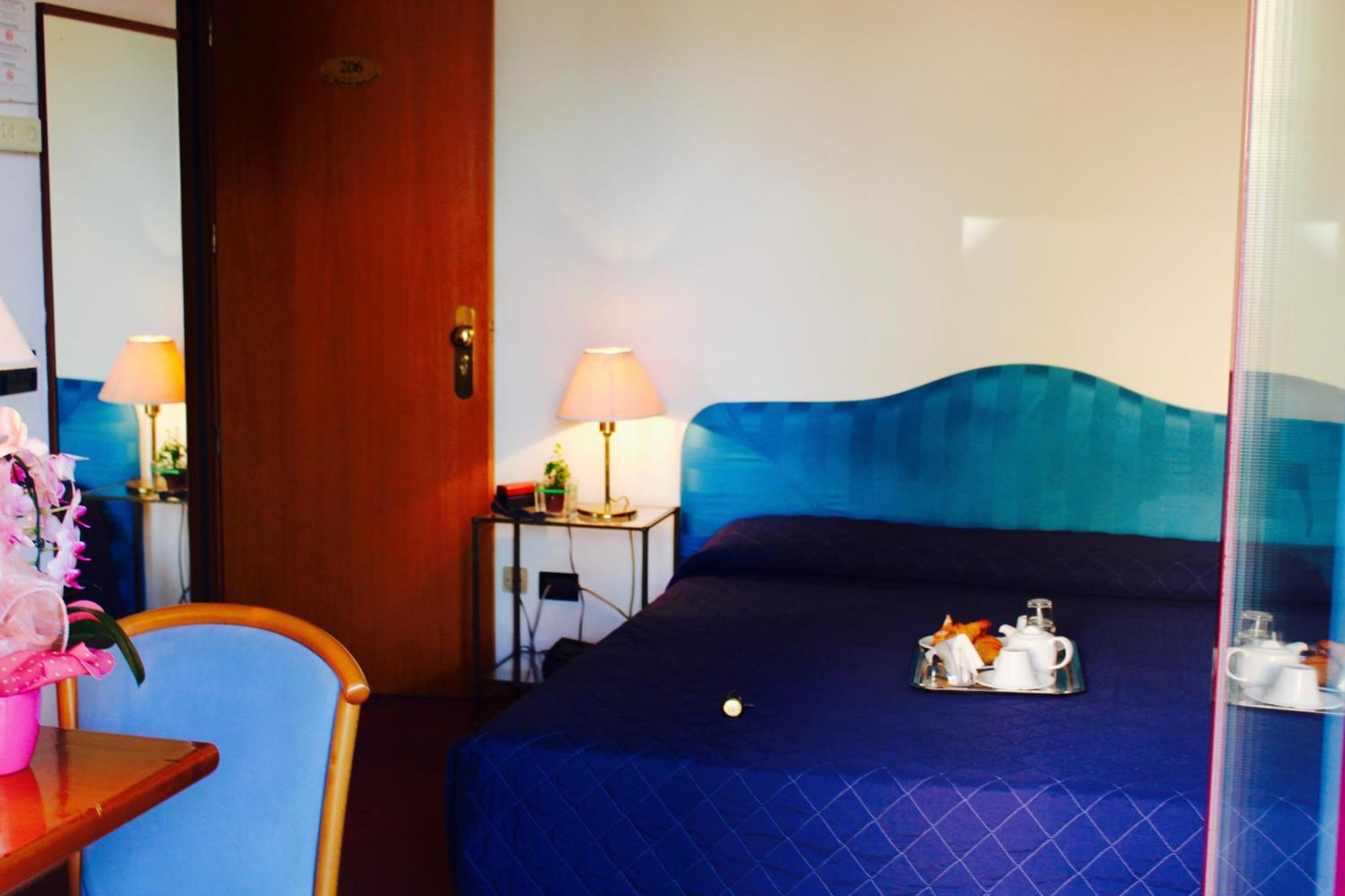 Arcangelo Roof Hotel Римини Екстериор снимка